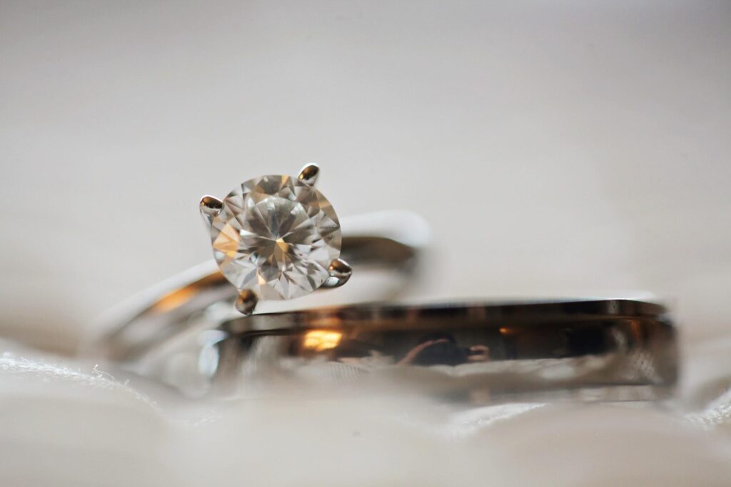 21 Things You Need To Know About White Diamonds And Carats Articles 