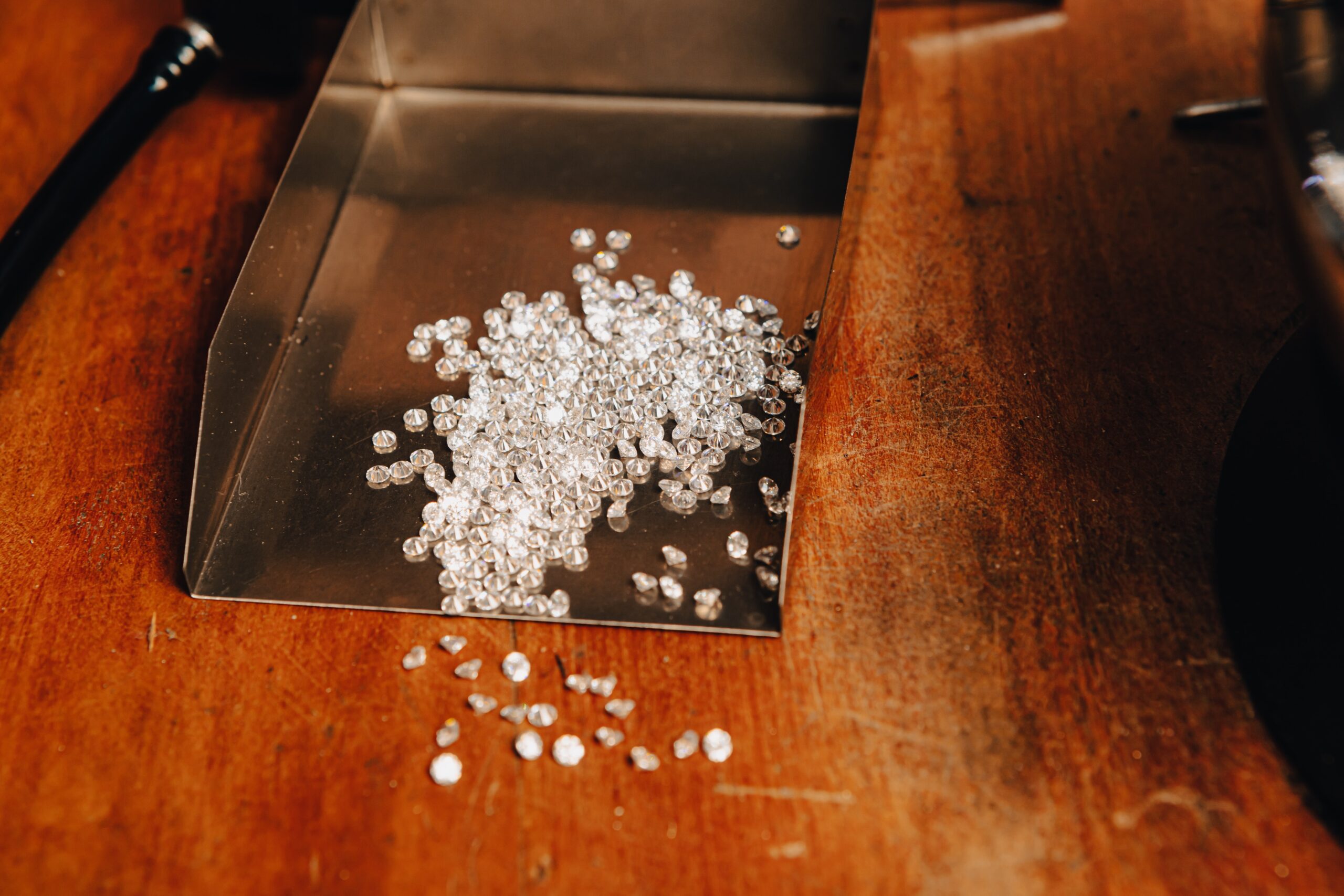 How Do You Spot Fake Diamonds? Australian Diamond Brokers