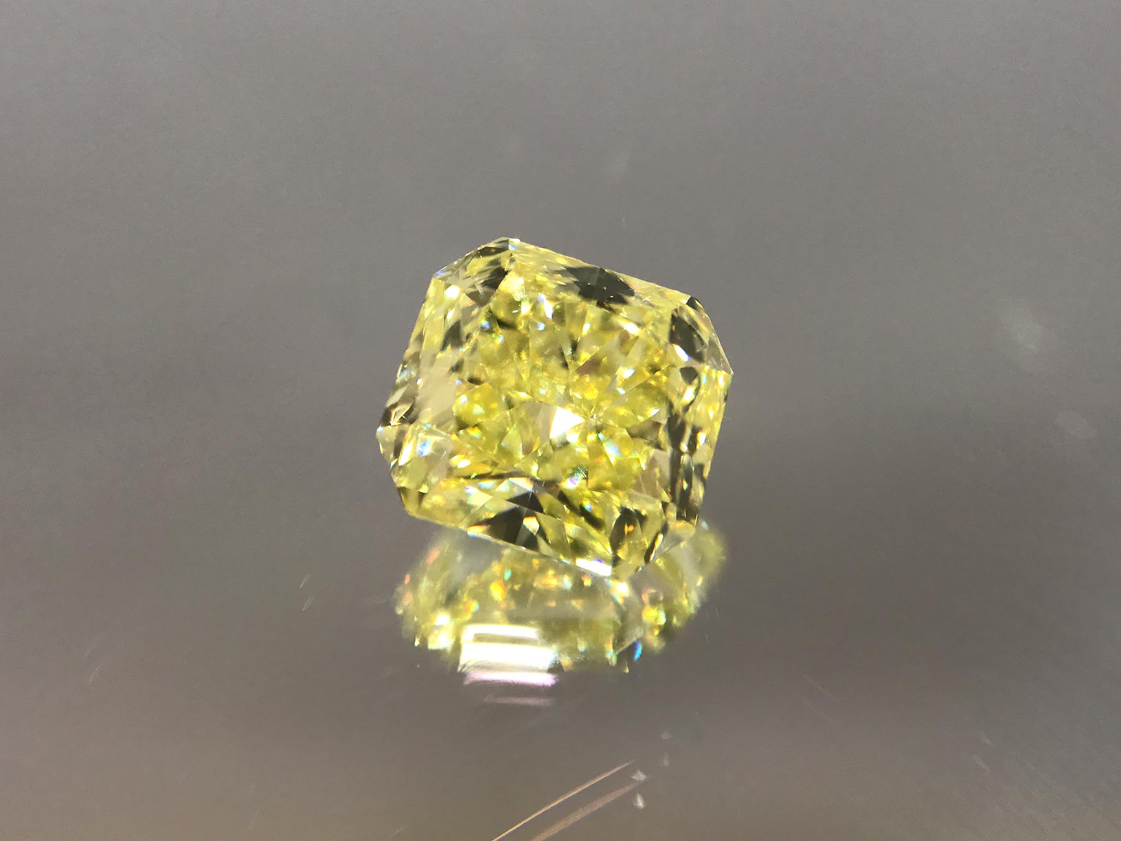 0.78ct Fancy Yellow SI2 Radiant